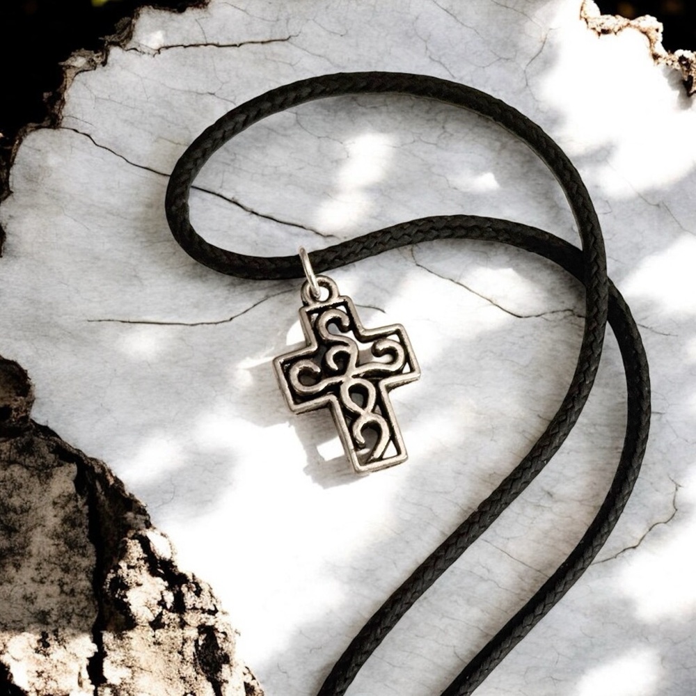 5 For $25💫Small Silver Filigree Cross Pendant